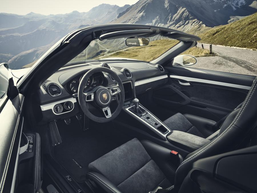 Интерьер Porsche 718 Spyder (982) 2019 года  (WW) (фото 11 из 318)